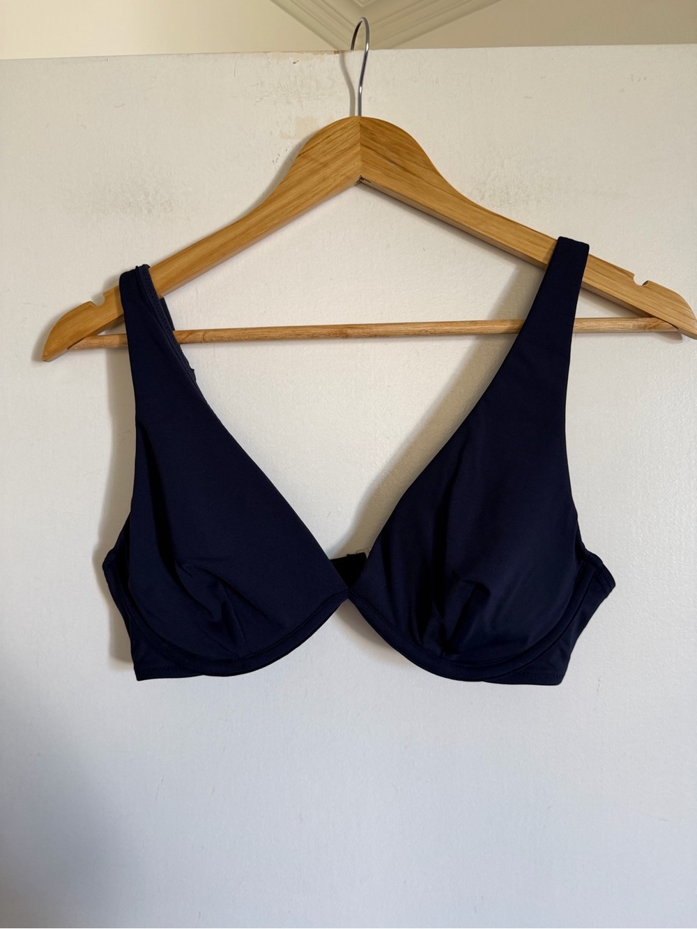 Athleta Navy Blue Plunge Underwire Padded Bikini Top Swimsuit size 34B/C EUC - Picture 2 of 7